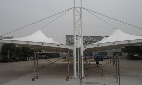 帽顶型膜结构停车棚